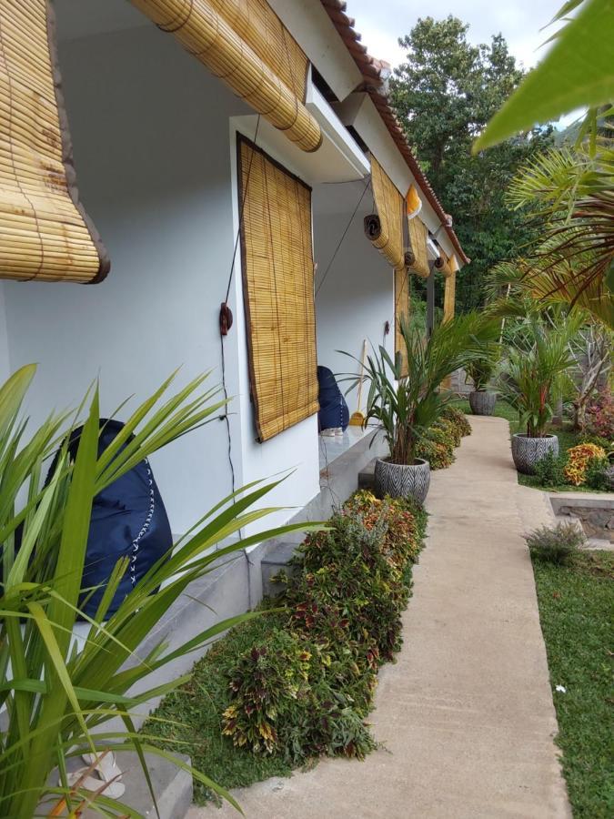 Okaoki Homestay Amed Exteriör bild