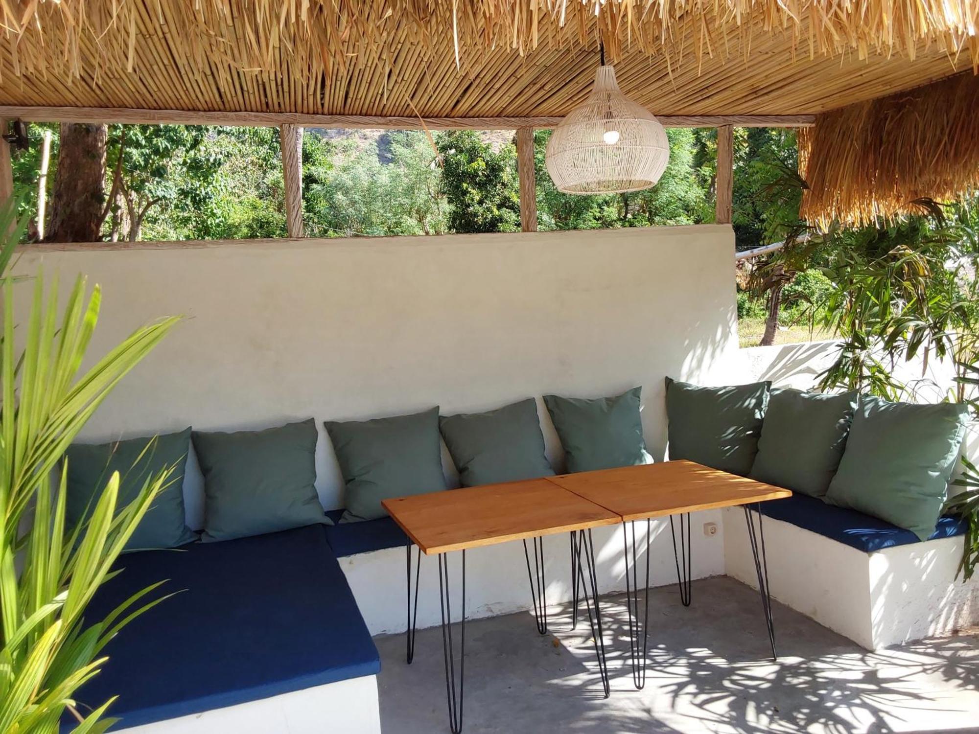 Okaoki Homestay Amed Exteriör bild