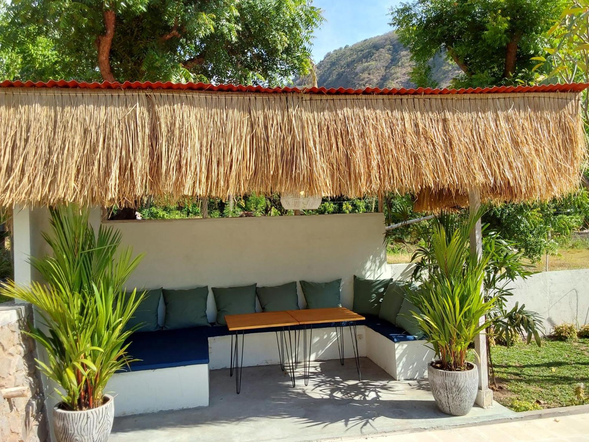 Okaoki Homestay Amed Exteriör bild